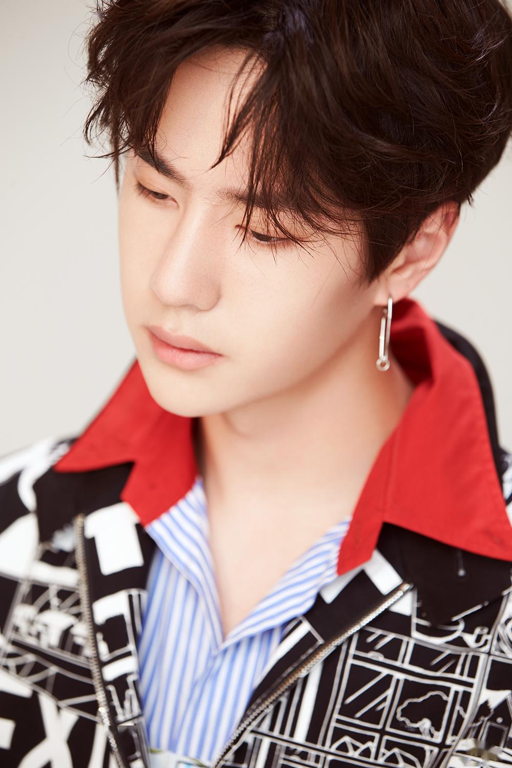 首张迷你专辑《eoeo优 》发布 和好友一起去看《复联4》_王一博