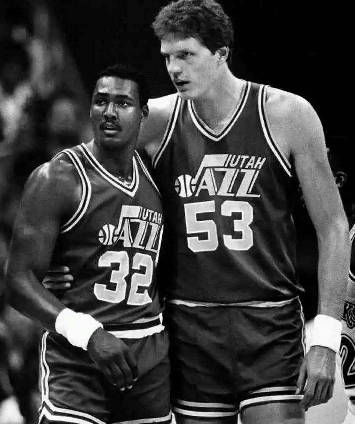 但依然有比马克伊顿更变态的球员,他就是马努特-波尔,2米31的他拥有2