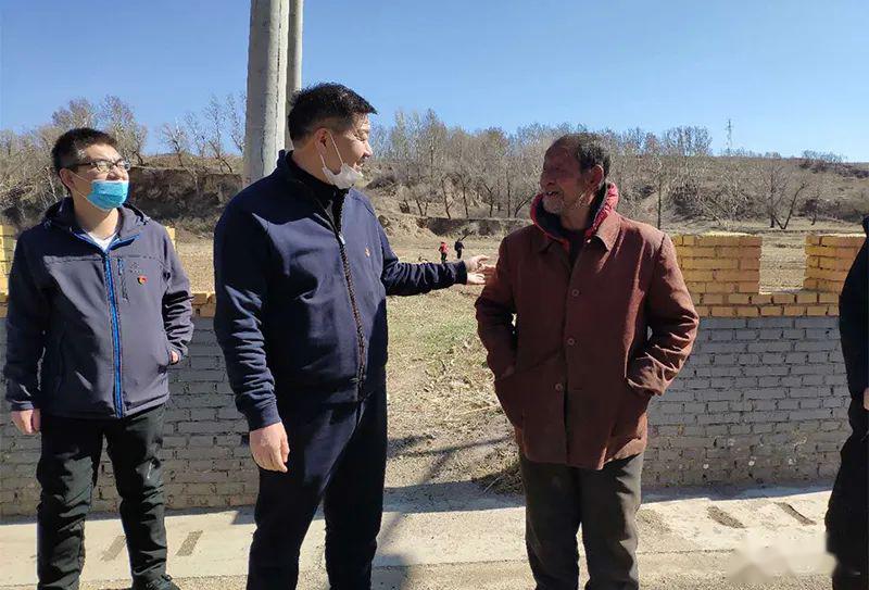 常村煤矿精准扶贫到田间地头