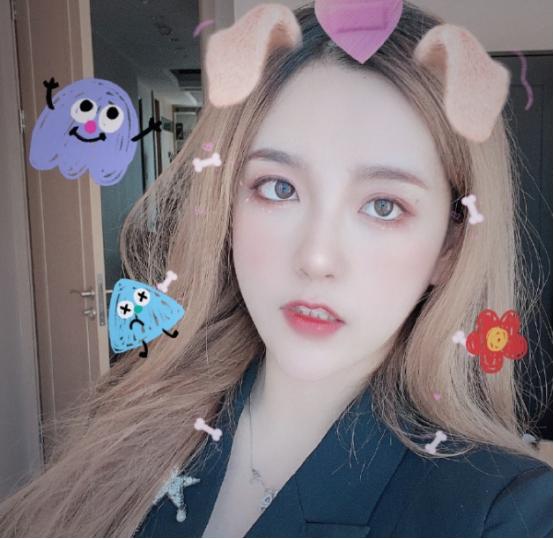 性感女神rita正在努力让自己不成为大家口中的花瓶