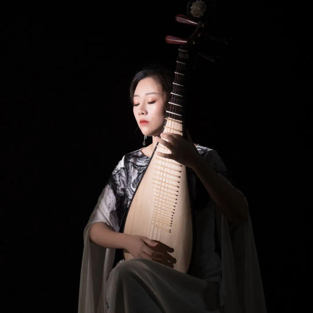 琵琶教师)钢琴:周正义琵琶独奏《晚秋》由李博禅于2014年晚秋有感而作