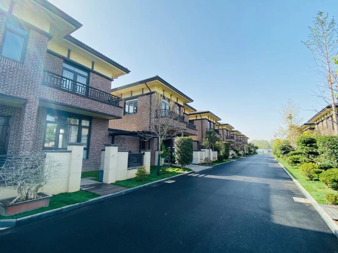 天宝华庭中式庭院白墙黛瓦檐角婆娑