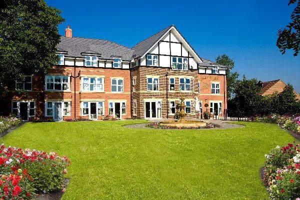 我在海外 | 英国收费昂贵的养老院,却提供不了基本的防护用品