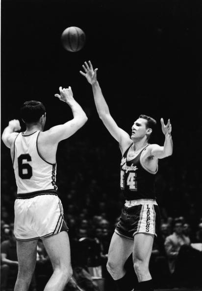 篮球历史:"logo男"杰里·韦斯特西部决赛中场均46.3,nba历史第一!