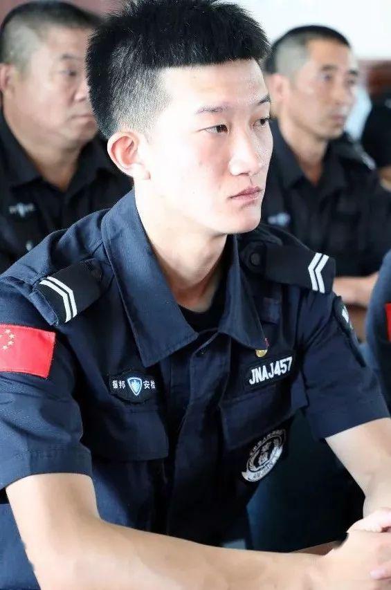 特保大队一支由退伍军人组成的铁拳队伍