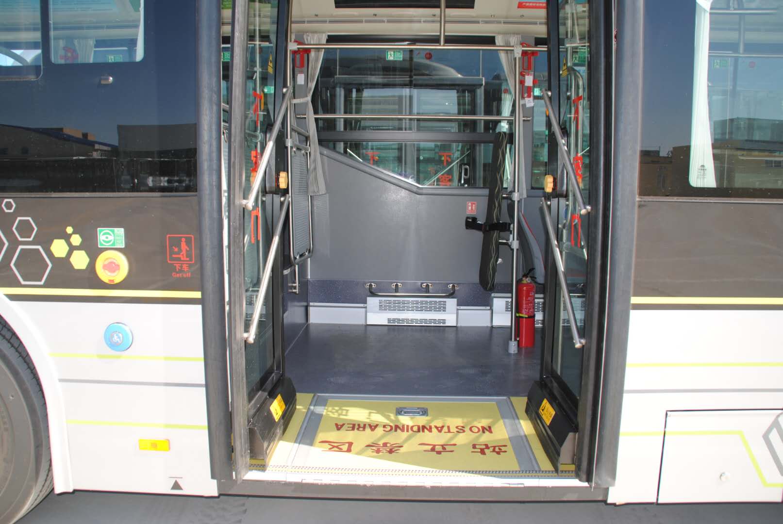 河北保定公交大家庭再添新成员70部黑金刚整装入列