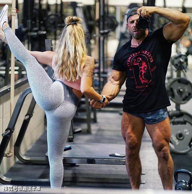 一身活肌肉又很会穿衣打扮喜欢拳击的肌肉男女网友醉