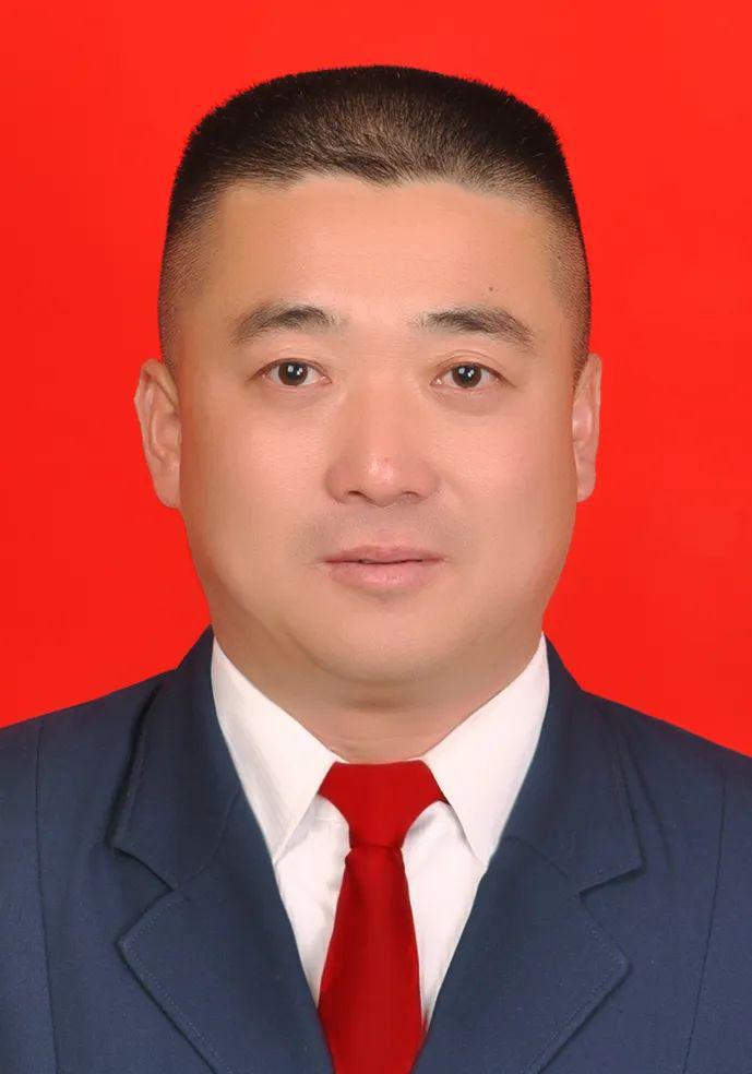 张建全,1975年4月出生,自考大学学历.