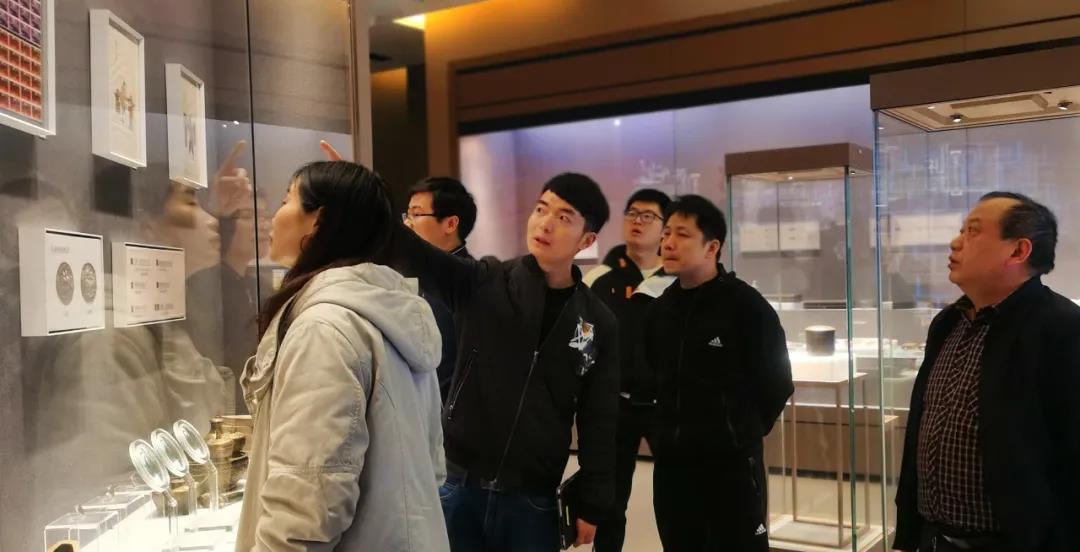 殊荣张新发第四代传人张刚强被推选为湘潭市非遗协会名誉会长