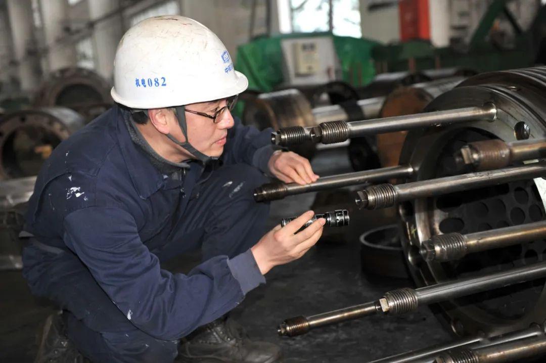 临港头条丨临港工匠船舶修理大师摘取修造皇冠