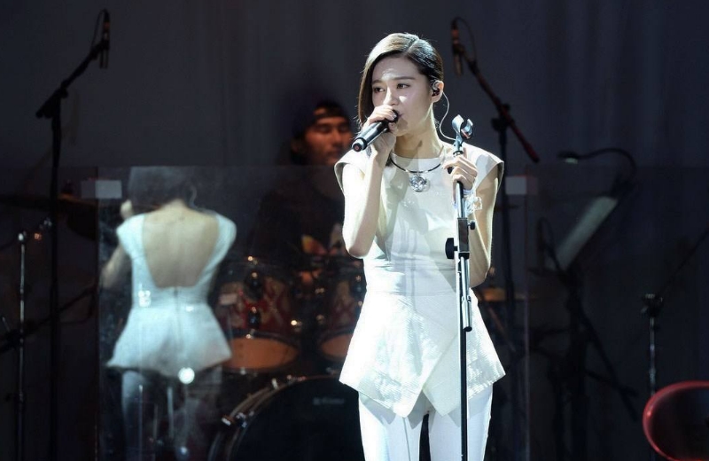 薛之谦郁可唯合唱纸船网友听歌听到哭