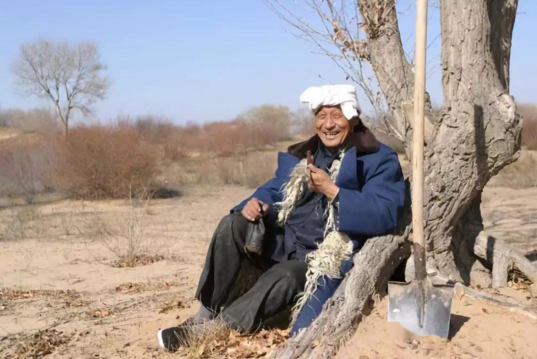 全国治沙英雄牛玉琴