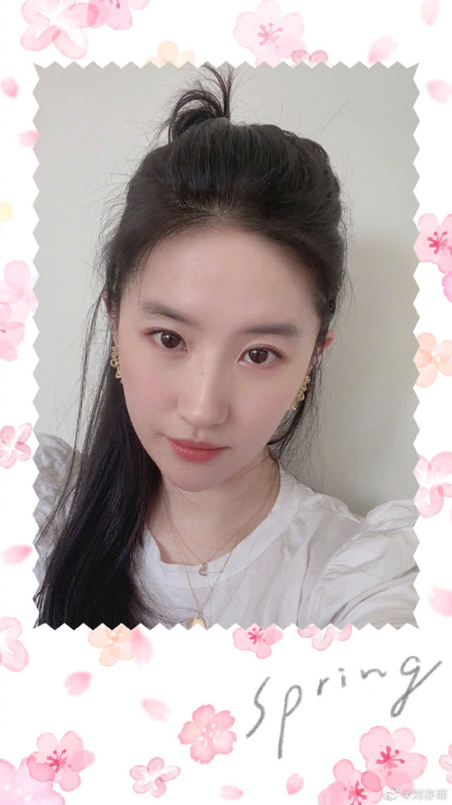 刘亦菲素颜自拍清纯甜美高扎马尾少女感足鼻梁美人痣抢镜