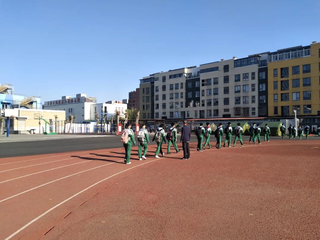 西青区中北中学返校复课第一周防疫教学两不误为中考冲刺