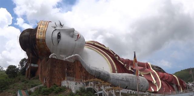 缅甸达隆卧佛世界上最大卧佛游客走近看时说非常吓人