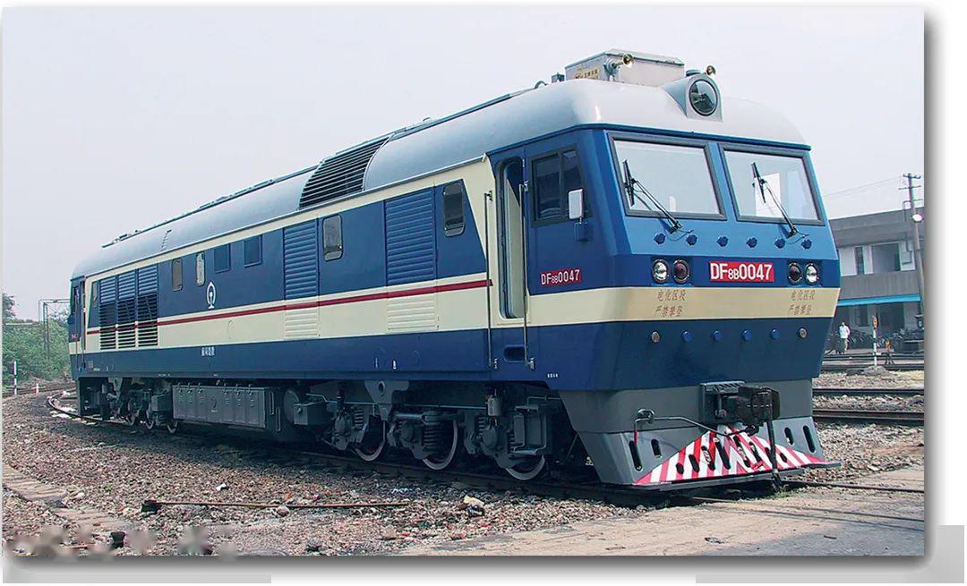 机车装用16v280zja型柴油机,jf204d型同步主发电机和zd109c型牵引电动