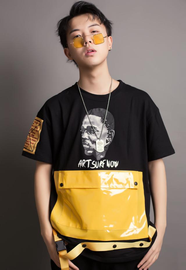 mlxg和小抠脚同框在线飙歌,听完mlxg的歌后,网友:快停下!