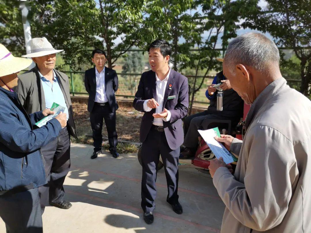 股份有限公司农化服务队到洱源县邓川镇新州村委会开展农化服务工作