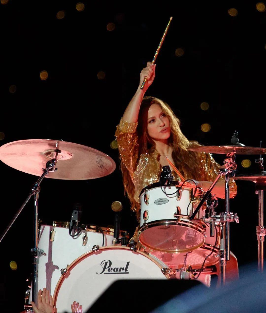 同样是隔离罗志祥忙泡妞拉丁天后夏奇拉修完了古代哲学差距啊