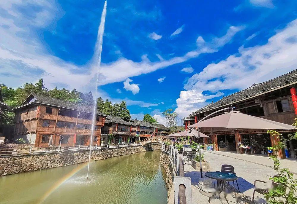 五一黄金周多姿苗山多彩风情待君一探芳泽