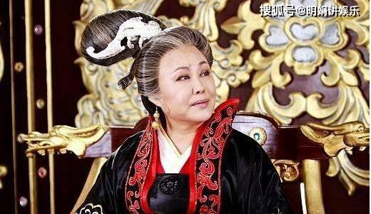 李雪华的太后真的太美了,眼睛中包含慈爱,将太后的慈祥睿智演绎得淋漓