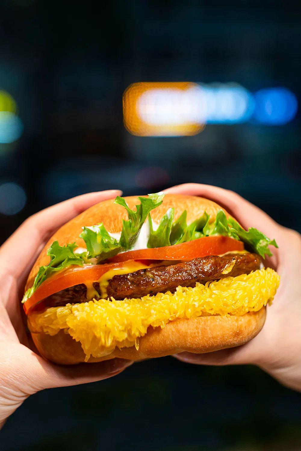 终于日本手作爆裂拉丝芝士汉堡来福州了只要88元