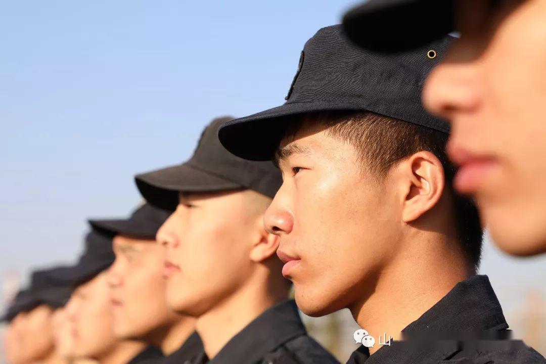 特保大队一支由退伍军人组成的铁拳队伍