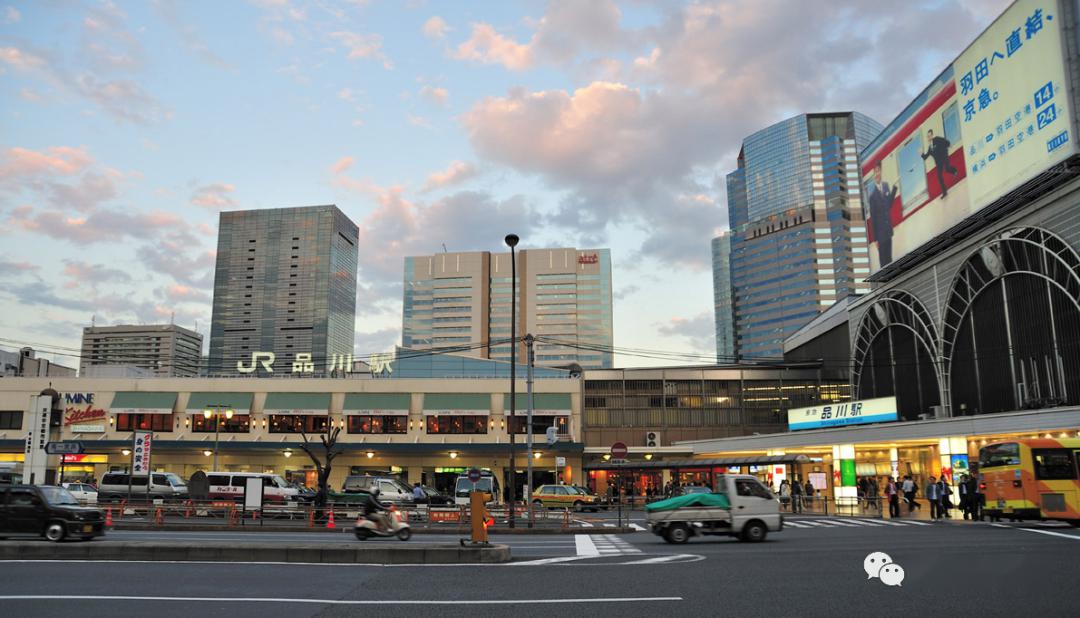 品川站设立于1872年,当时预定建设在品川宿一带,然而因为当地一直以来