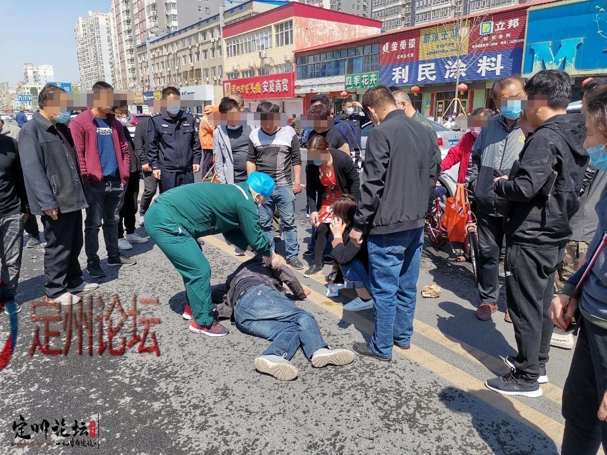 河北定州南环路发生一起车祸电动车上两人被撞出几米远