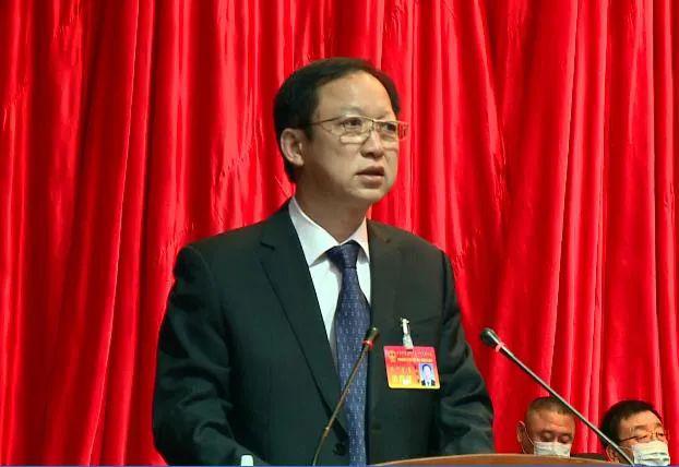 大会听取开鲁县人民政府副县长于久彦作的县人民政府2020年民生实事