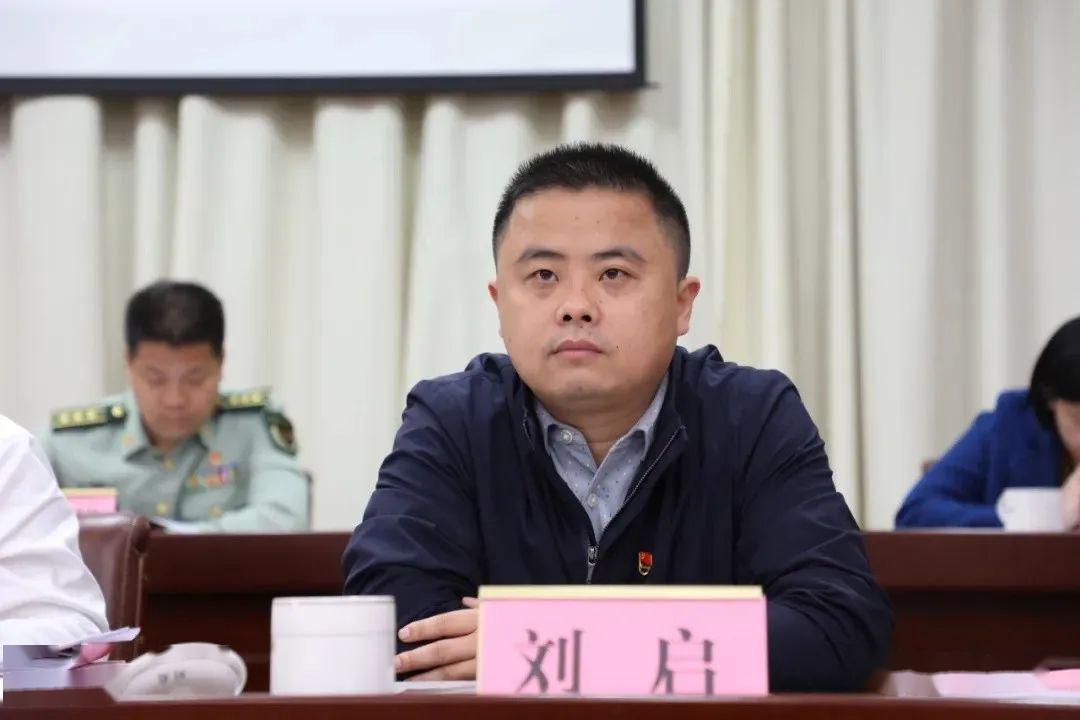 4月23日上午,县委书记潘展东主持召开2019年度陆川县镇党委和县有关