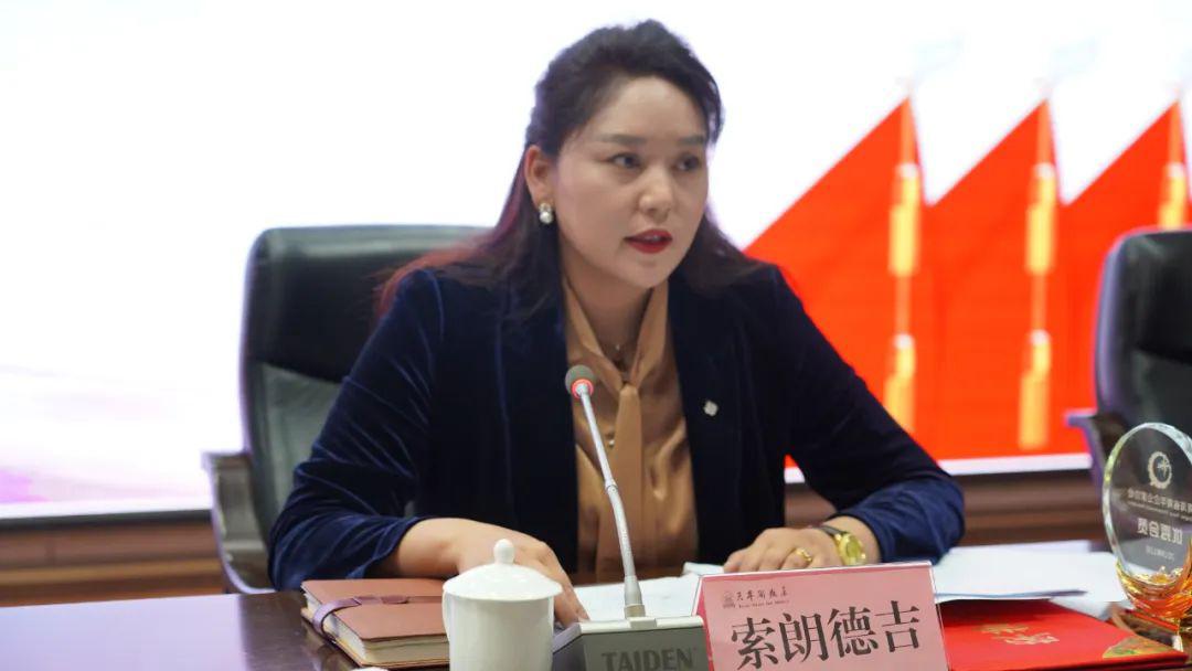 团省委书记叶万彬出席会议并讲话,团省委副书记索朗德吉主