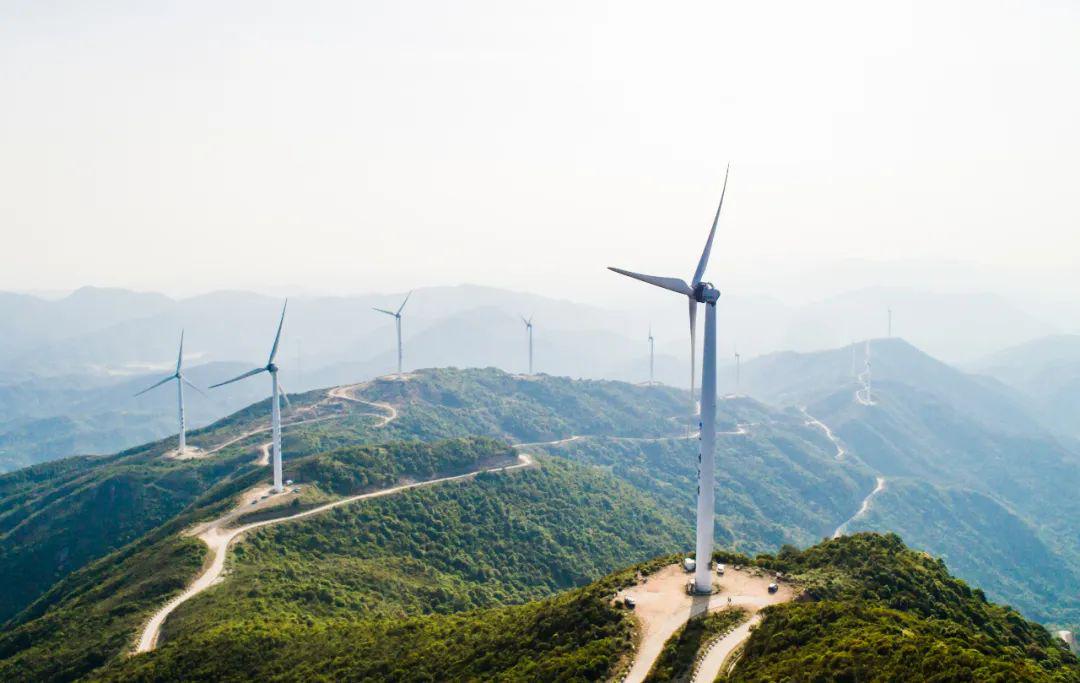 山与海红蓝知己携手探寻盐洲岛风车山