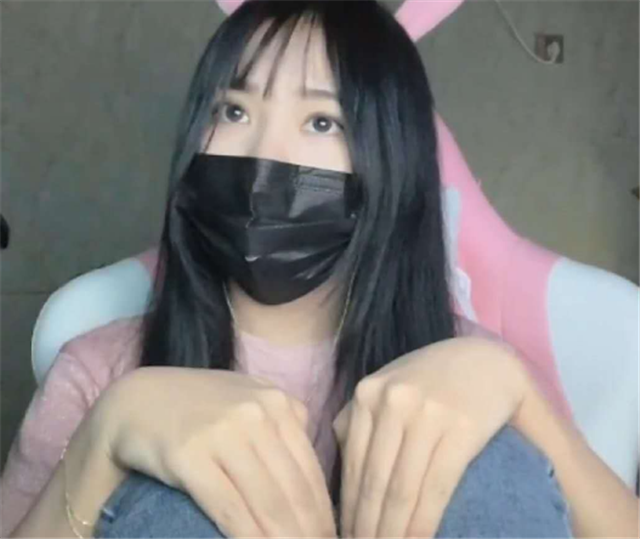 原创小团团露脸也没用呆妹儿还是斗鱼一姐看到下方4个字粉丝懂了