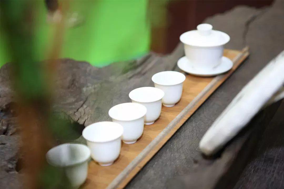 茶禅静品一杯茶从有到无