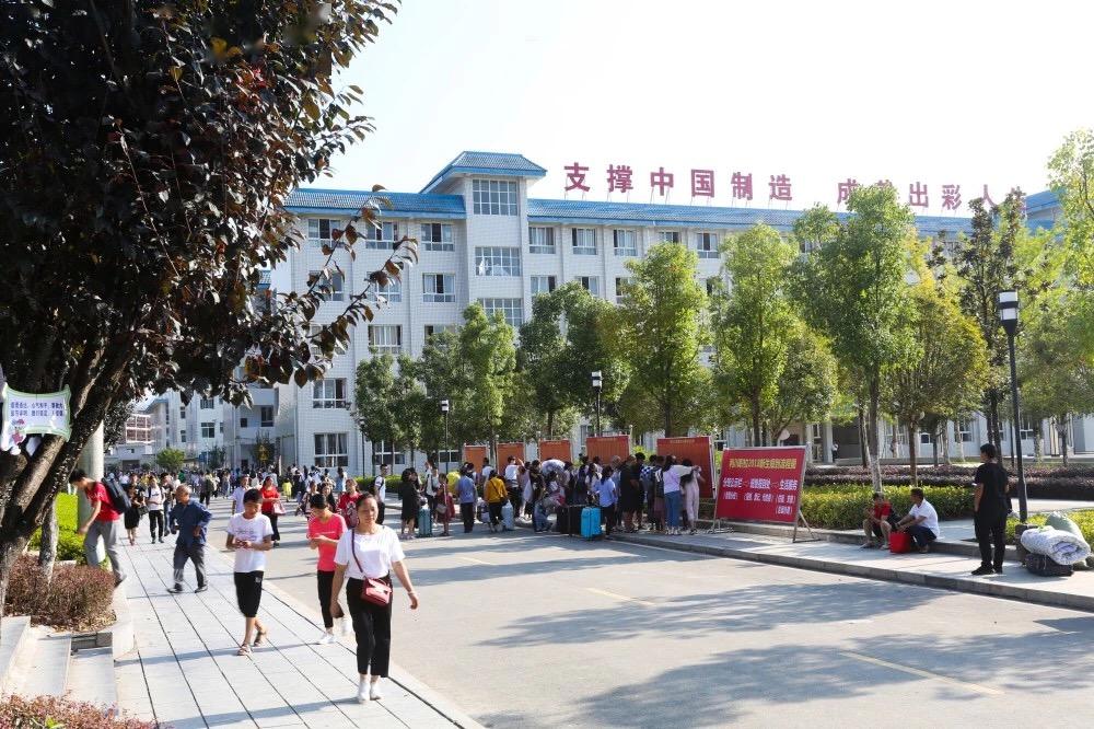 利川一中职校已做好高三开学复课准备迎接5月6日的到来