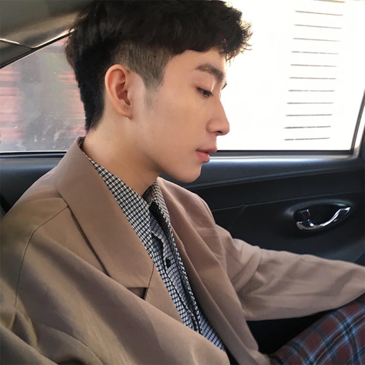 最新男头像成长的痛阻挡不了未来的光明