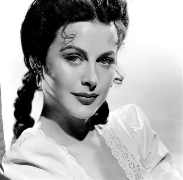 人物史上首位全裸出镜最美女科学家