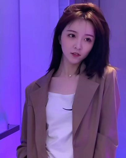 莉哥被封杀2年终复出,被提"三万姐"老梗,粉丝集体许愿一件事