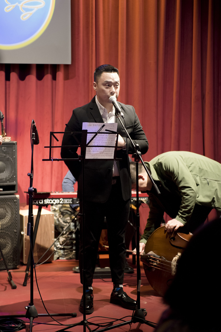 有着"中国爵士乐教父"之称的刘元先生到场祝贺,王宗兴jazz乐队为当晚