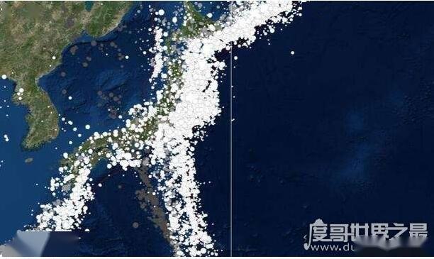 汤加海沟是世界第二深的海沟,其深度为10882米,仅次于马里亚纳海沟