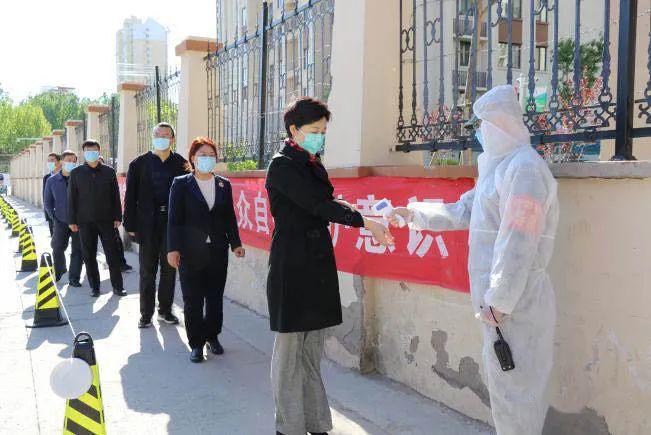 县委副书记,县长孙丽娜,副县长刘光远一行先后到英才中学,固安一中