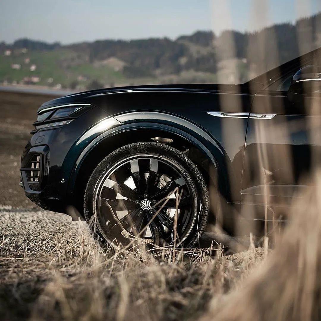 黑武士v8途锐,这样的suv别惹它