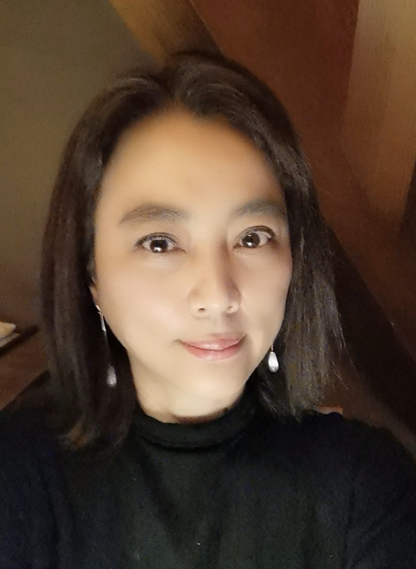 57岁李玲玉晒照自拍近照没皱纹日常出街有气质不愧大众女神