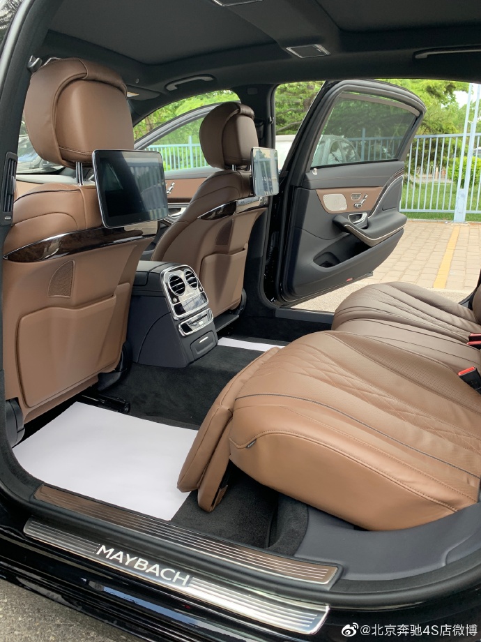 时尚浪漫之都的夏天北京奔驰迈巴赫s450