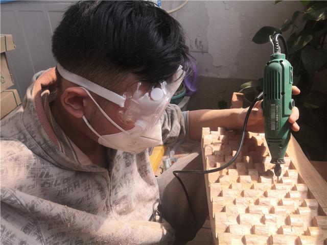 工作场景(陶大鹏)工作场景(辛嘉凯)工作场景(余琪伟)工作场景(邹欣昱)