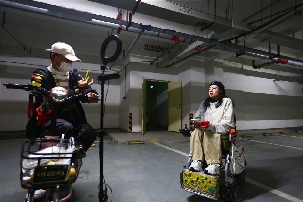 轮椅女孩张坤坤图片