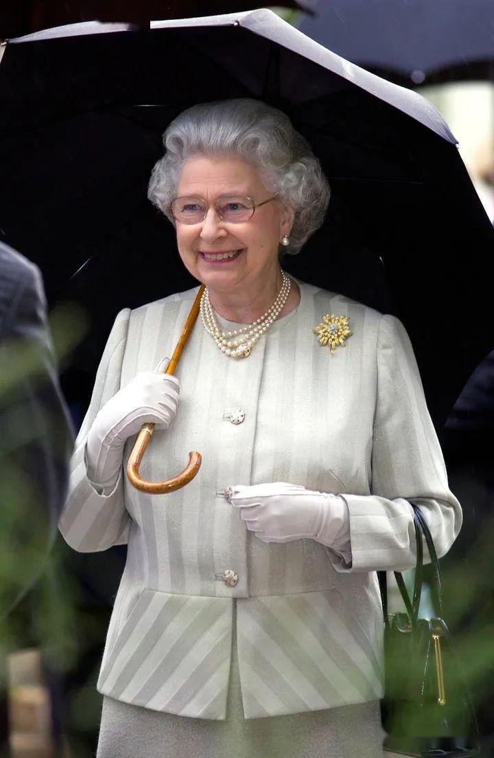 女王94载穿衣历史件件经典感觉看完英国近百年历史啊