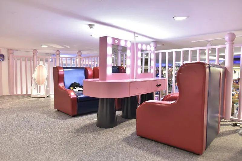 贴心的更衣室设计,在保护宝宝隐私的同时还能帮助宝宝建立良好的自我