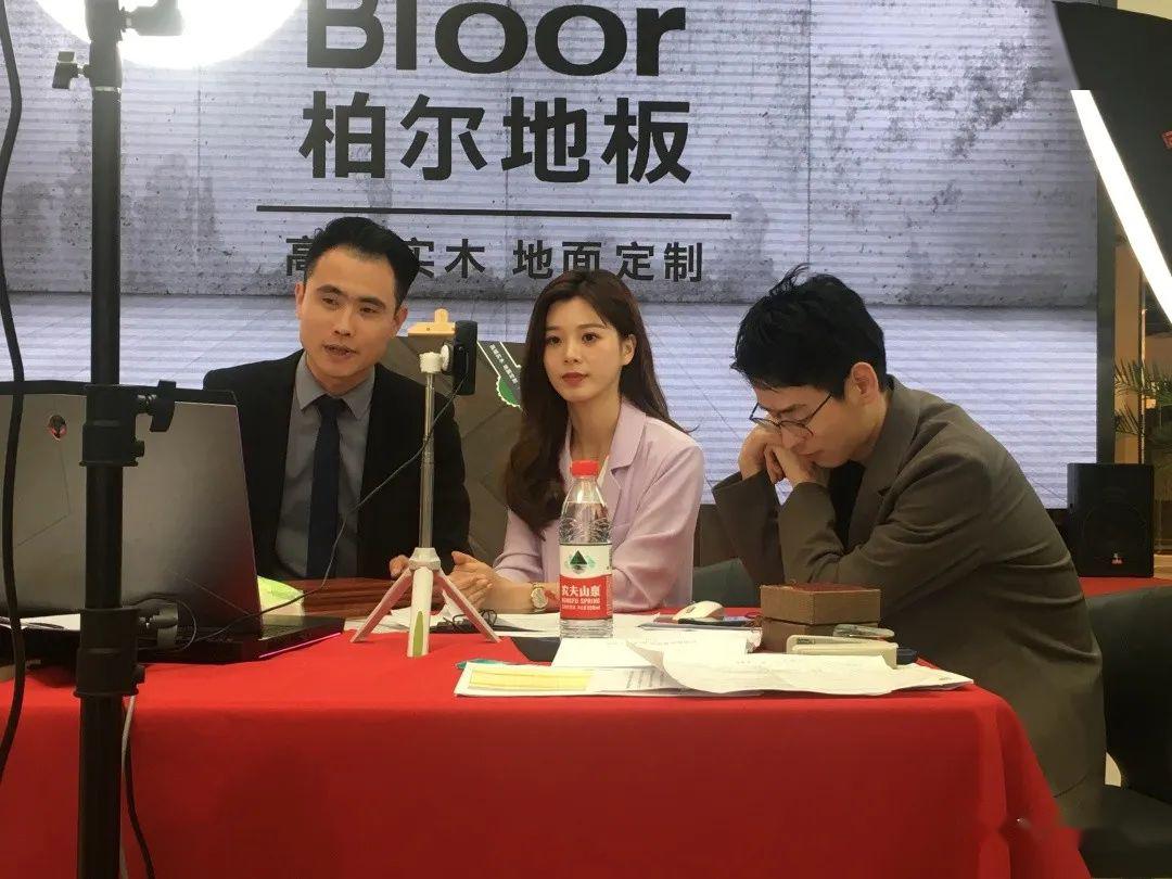 临近尾声连线主会场,费学梅区长向湖州市领导汇报了本次活动的现场